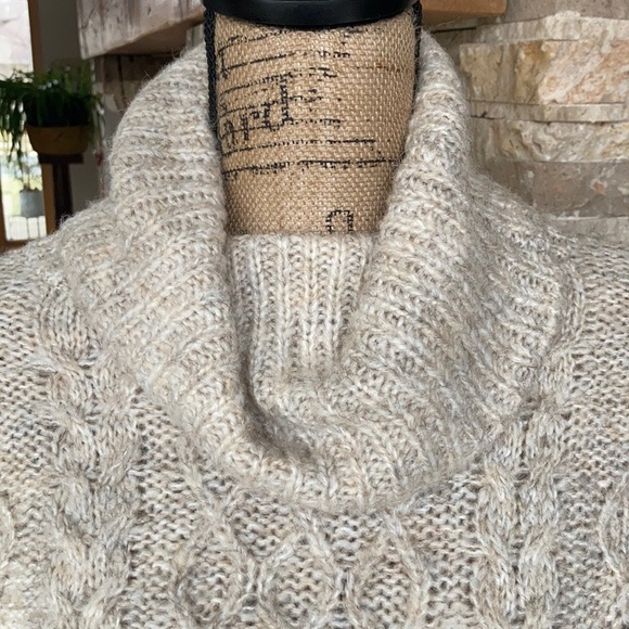 Forever 21 cowl neck raw hem distressed sweater - Picture 2 of 14